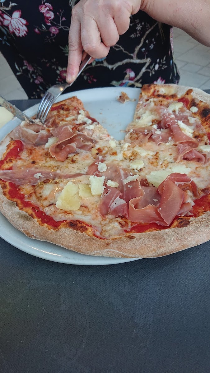 Saloon Risto Pizza Pub-9